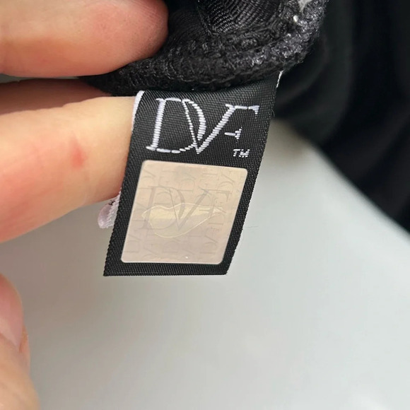 Diane Von Furstenberg Bentley Short Three Quarters, size Small - Picture 11 of 14